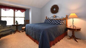 Seven Springs 4 BR Premium Condo, Sleeps 9 by RedAwning - Save 10% on