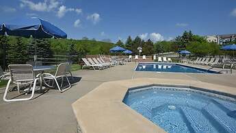 Seven Springs 4 BR Premium Condo, Sleeps 9 by RedAwning - Save 10% on
