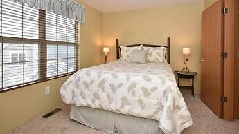Seven Springs 4 BR Premium Condo, Sleeps 9 by RedAwning - Save 10% on