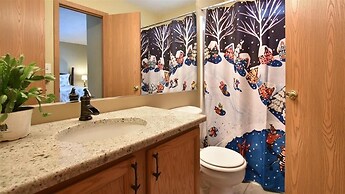 Seven Springs 4 BR Premium Condo, Sleeps 9 by RedAwning - Save 10% on