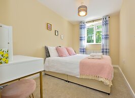 Charming 4-bed House in Winchester,free Parking