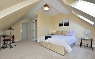 Charming 4-bed House in Winchester,free Parking