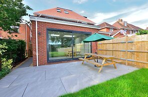 Charming 4-bed House in Winchester,free Parking
