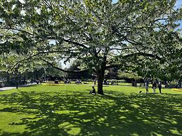 Charming 4-bed House in Winchester,free Parking