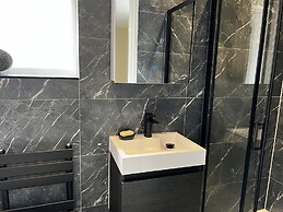 Charming 4-bed House in Winchester,free Parking