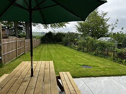 Charming 4-bed House in Winchester,free Parking