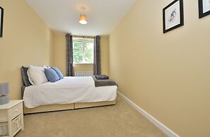 Charming 4-bed House in Winchester,free Parking