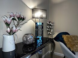 Charming 4-bed House in Winchester,free Parking