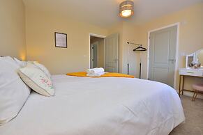 Charming 4-bed House in Winchester,free Parking