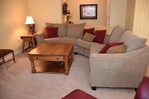 Seven Springs 2 Bedroom Deluxe Condo with Private Deck! by RedAwning -