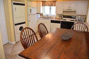 Seven Springs 2 Bedroom Deluxe Condo with Private Deck! by RedAwning -