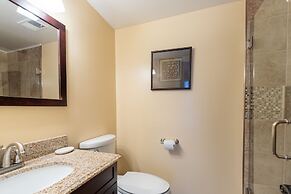 Seven Springs 2 Bedroom Deluxe Condo with Private Deck! by RedAwning -