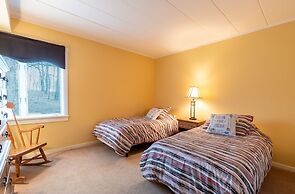 Seven Springs 2 Bedroom Deluxe Condo with Private Deck! by RedAwning -