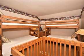 Seven Springs 3 Bedroom Standard Townhouse, Sleeps 11! 3 Condo by RedA