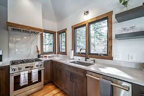 Winterleaf 4 Bedroom Home by RedAwning