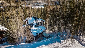 Winterleaf 4 Bedroom Home by RedAwning