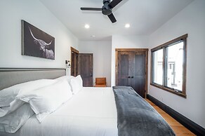 Winterleaf 4 Bedroom Home by RedAwning