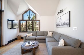 Winterleaf 4 Bedroom Home by RedAwning