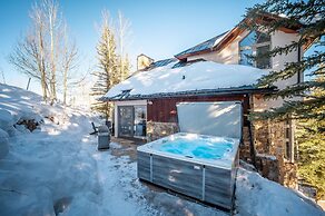 Winterleaf 4 Bedroom Home by RedAwning
