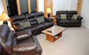 Seven Springs Stoneridge 3 BR + Loft Standard Condo, Pet Friendly! by 