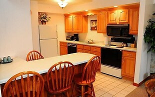 Seven Springs 2 Bedroom Deluxe Condo, Near Swimming Pool! by Redawning
