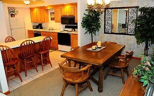 Seven Springs 2 Bedroom Deluxe Condo, Near Swimming Pool! by Redawning