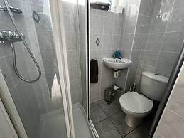 Charming 4-bed House in Cheltenham, Free Parking