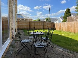 Charming 4-bed House in Cheltenham, Free Parking