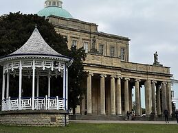 Charming 4-bed House in Cheltenham, Free Parking