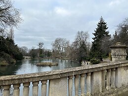 Charming 4-bed House in Cheltenham, Free Parking