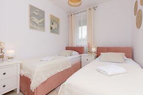 Bemowo Family Apartment by Renters