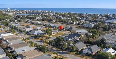 Renovated Home Near Beach and Shopping