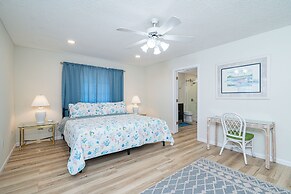 Renovated Home Near Beach and Shopping