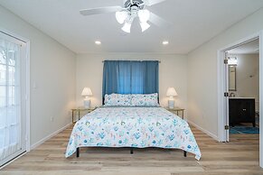 Renovated Home Near Beach and Shopping