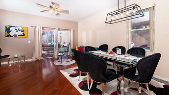 Mickey Mouse Cluff House