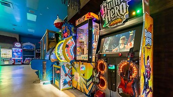 Mickey Mouse Cluff House