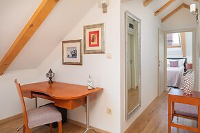 Romantic apartment in the attic