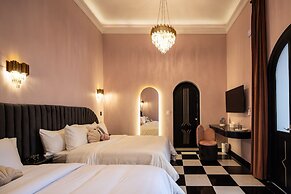 HOLT's Hotel De Mi Independencia