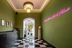 HOLT's Hotel De Mi Independencia