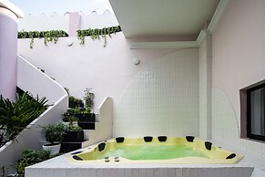 HOLT's Hotel De Mi Independencia