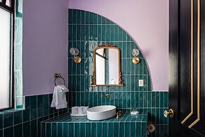 HOLT's Hotel De Mi Independencia