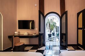 HOLT's Hotel De Mi Independencia