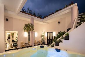 HOLT's Hotel De Mi Independencia