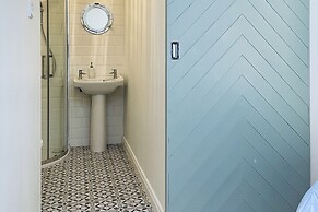 Wavecrest Holiday Cottage