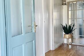 Wavecrest Holiday Cottage