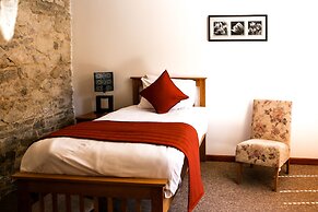 Kingston Country Courtyard