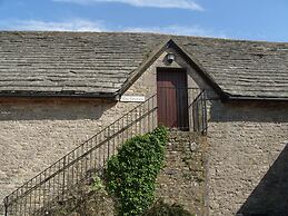 Kingston Country Courtyard