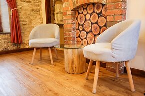 Kingston Country Courtyard