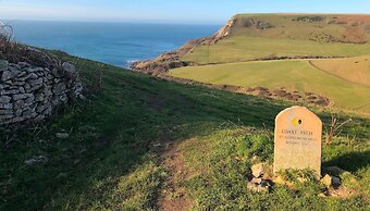Kingston Country Courtyard