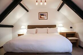 Kingston Country Courtyard